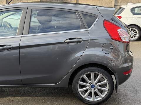 Ford Fiesta 1.0T EcoBoost Titanium Hatchback 5dr Petrol Powershift Euro 6 (100 ps) - U2276