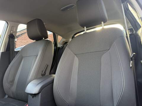 Ford Fiesta 1.0T EcoBoost Titanium Hatchback 5dr Petrol Powershift Euro 6 (100 ps) - U2276