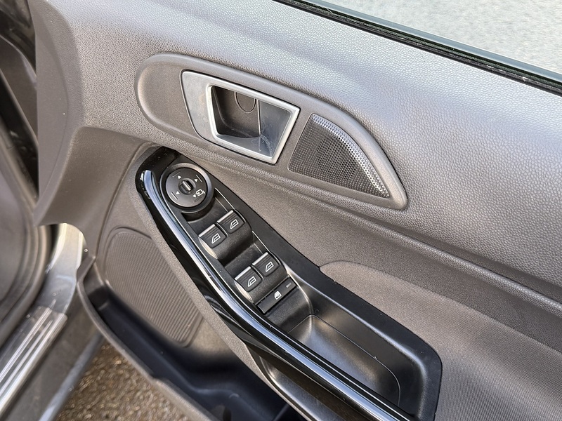 Ford Fiesta 1.0T EcoBoost Titanium Hatchback 5dr Petrol Powershift Euro 6 (100 ps) - U2276