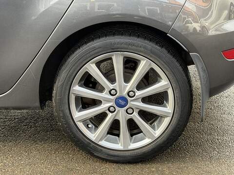 Ford Fiesta 1.0T EcoBoost Titanium Hatchback 5dr Petrol Powershift Euro 6 (100 ps) - U2276