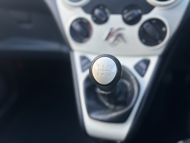 Ford Ka 1.2 Edge Hatchback 3dr Petrol Manual Euro 5 (s/s) (69 ps) - U2277