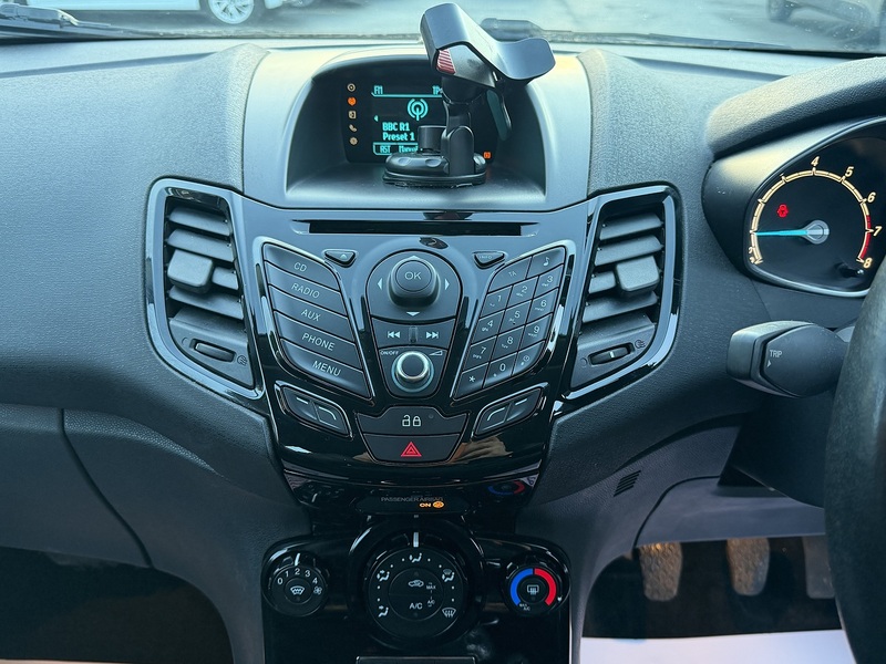 Ford Fiesta 1.0T EcoBoost Zetec Hatchback 5dr Petrol Manual Euro 5 (s/s) (100 ps) - U2279