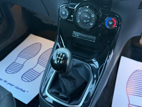 Ford Fiesta 1.0T EcoBoost Zetec Hatchback 5dr Petrol Manual Euro 5 (s/s) (100 ps) - U2279