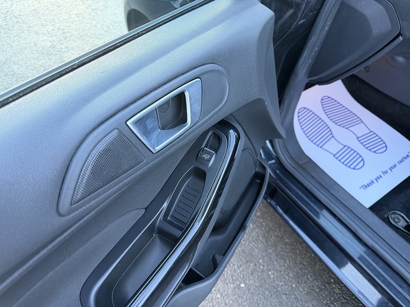 Ford Fiesta 1.0T EcoBoost Zetec Hatchback 5dr Petrol Manual Euro 5 (s/s) (100 ps) - U2279