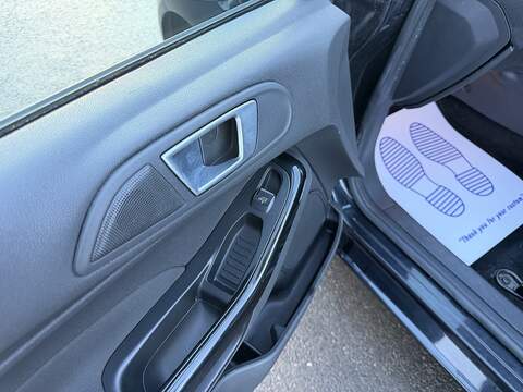 Ford Fiesta 1.0T EcoBoost Zetec Hatchback 5dr Petrol Manual Euro 5 (s/s) (100 ps) - U2279