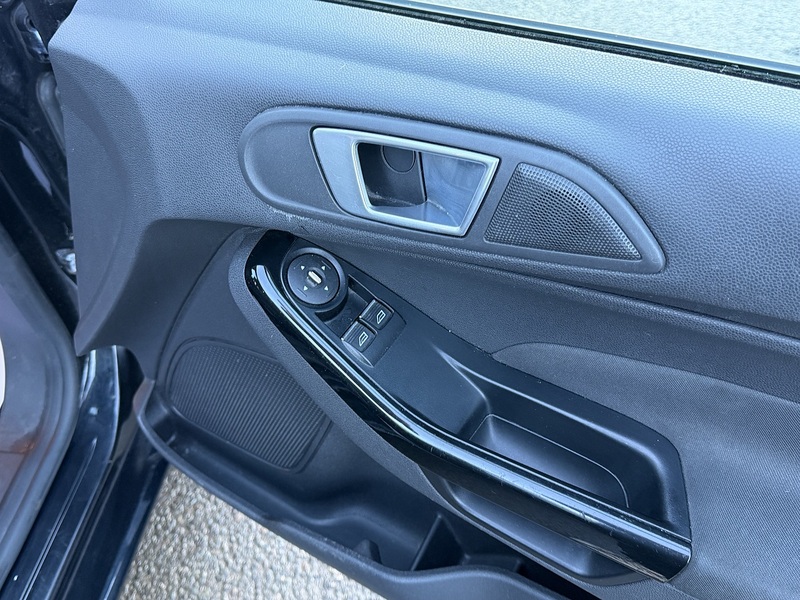 Ford Fiesta 1.0T EcoBoost Zetec Hatchback 5dr Petrol Manual Euro 5 (s/s) (100 ps) - U2279