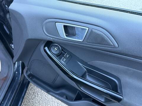 Ford Fiesta 1.0T EcoBoost Zetec Hatchback 5dr Petrol Manual Euro 5 (s/s) (100 ps) - U2279