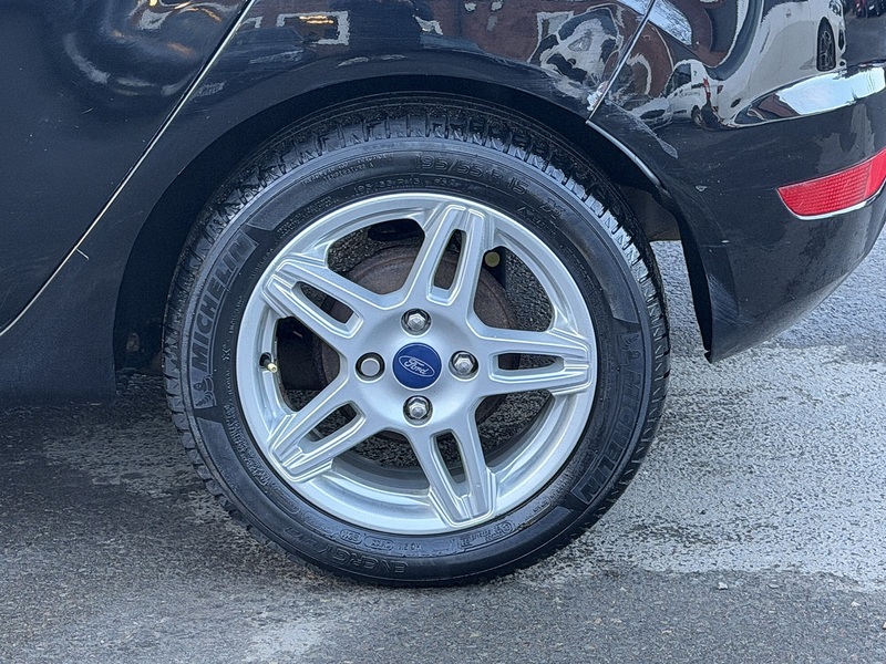 Ford Fiesta 1.0T EcoBoost Zetec Hatchback 5dr Petrol Manual Euro 5 (s/s) (100 ps) - U2279