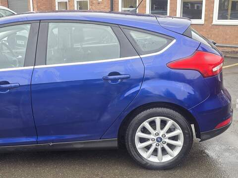 Ford Focus 1.0T EcoBoost Titanium Hatchback 5dr Petrol Auto Euro 6 (s/s) (125 ps) - U2281