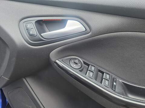 Ford Focus 1.0T EcoBoost Titanium Hatchback 5dr Petrol Auto Euro 6 (s/s) (125 ps) - U2281