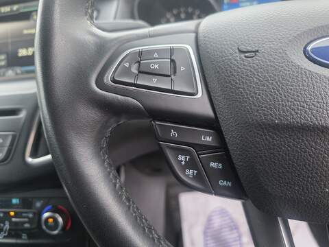 Ford Focus 1.0T EcoBoost Titanium Hatchback 5dr Petrol Auto Euro 6 (s/s) (125 ps) - U2281
