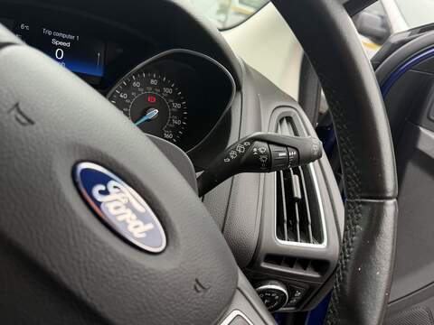 Ford Focus 1.0T EcoBoost Titanium Hatchback 5dr Petrol Auto Euro 6 (s/s) (125 ps) - U2295