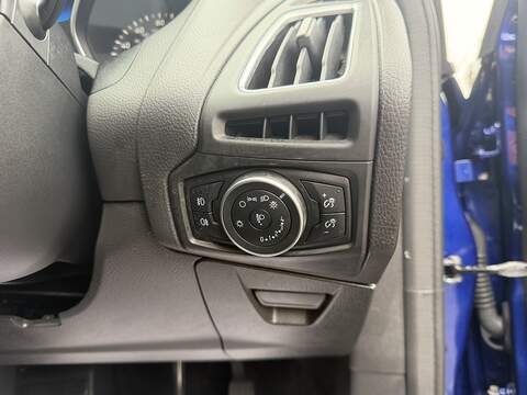 Ford Focus 1.0T EcoBoost Titanium Hatchback 5dr Petrol Auto Euro 6 (s/s) (125 ps) - U2295