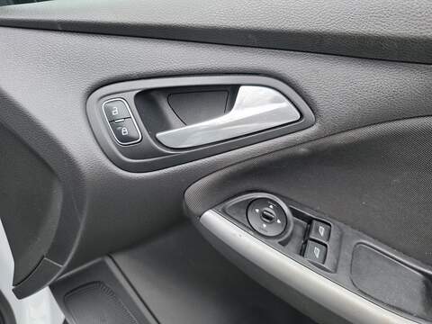 Ford Focus 1.0T EcoBoost Zetec Edition Hatchback 5dr Petrol Auto Euro 6 (s/s) (125 ps) - U2297