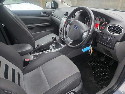 Ford Focus 1.6 Zetec Hatchback 5dr Petrol Manual (161 g/km, 99 bhp) - U2309