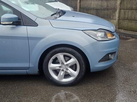 Ford Focus 1.6 Zetec Hatchback 5dr Petrol Manual (161 g/km, 99 bhp) - U2309