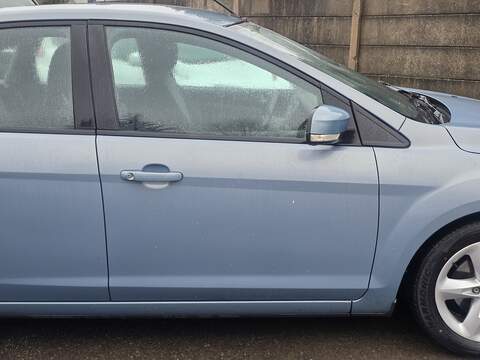 Ford Focus 1.6 Zetec Hatchback 5dr Petrol Manual (161 g/km, 99 bhp) - U2309