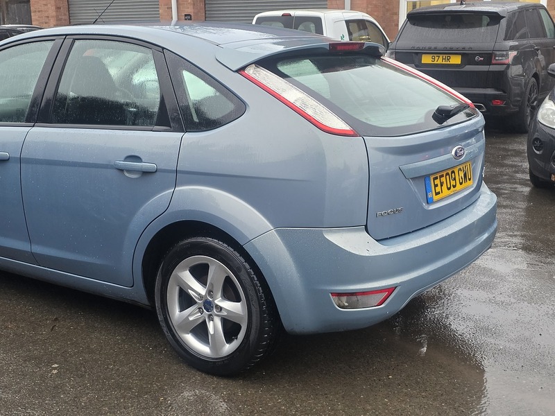 Ford Focus 1.6 Zetec Hatchback 5dr Petrol Manual (161 g/km, 99 bhp) - U2309