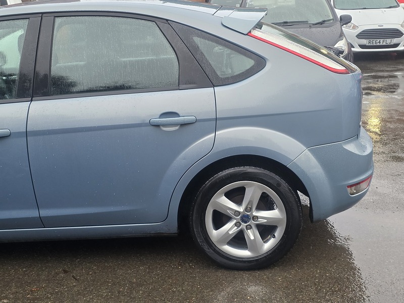 Ford Focus 1.6 Zetec Hatchback 5dr Petrol Manual (161 g/km, 99 bhp) - U2309