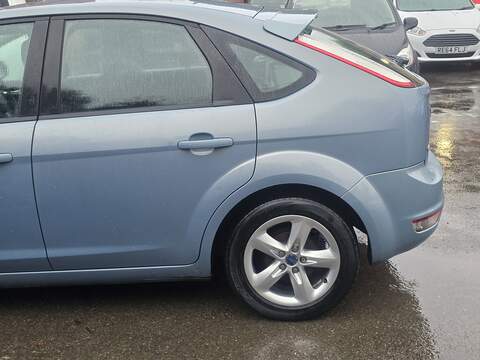 Ford Focus 1.6 Zetec Hatchback 5dr Petrol Manual (161 g/km, 99 bhp) - U2309