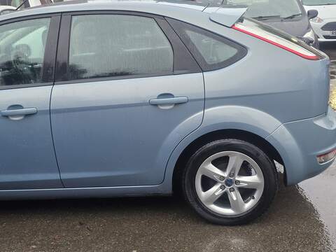 Ford Focus 1.6 Zetec Hatchback 5dr Petrol Manual (161 g/km, 99 bhp) - U2309