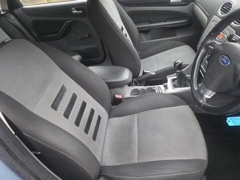 Ford Focus 1.6 Zetec Hatchback 5dr Petrol Manual (161 g/km, 99 bhp) - U2309