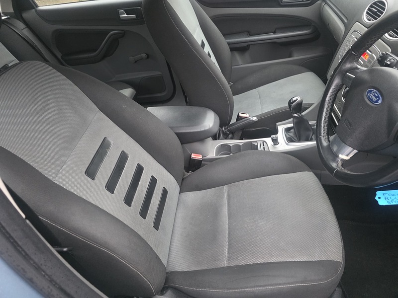 Ford Focus 1.6 Zetec Hatchback 5dr Petrol Manual (161 g/km, 99 bhp) - U2309