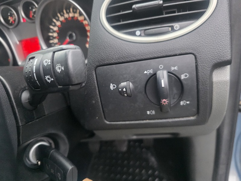 Ford Focus 1.6 Zetec Hatchback 5dr Petrol Manual (161 g/km, 99 bhp) - U2309