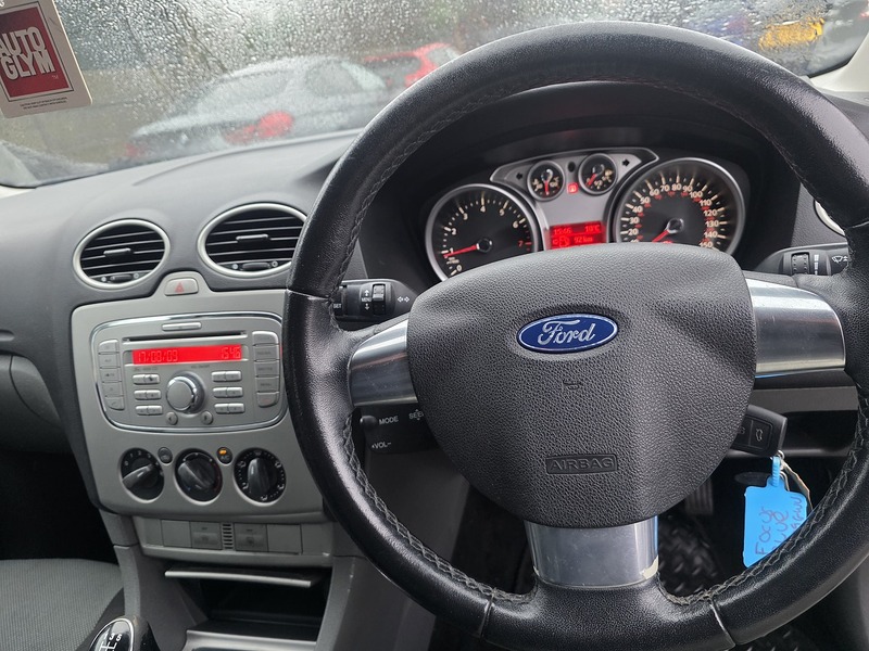 Ford Focus 1.6 Zetec Hatchback 5dr Petrol Manual (161 g/km, 99 bhp) - U2309