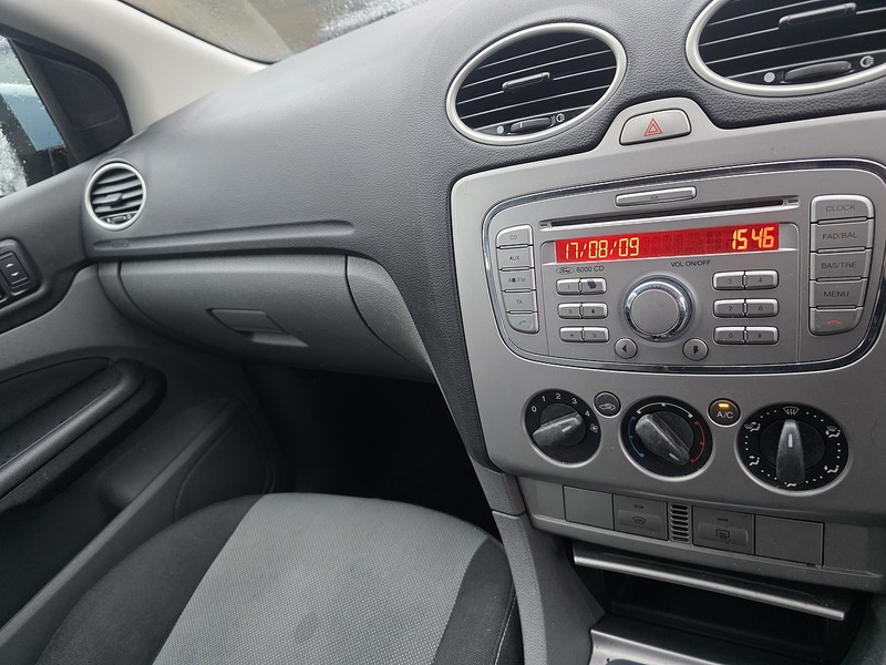 Ford Focus 1.6 Zetec Hatchback 5dr Petrol Manual (161 g/km, 99 bhp) - U2309