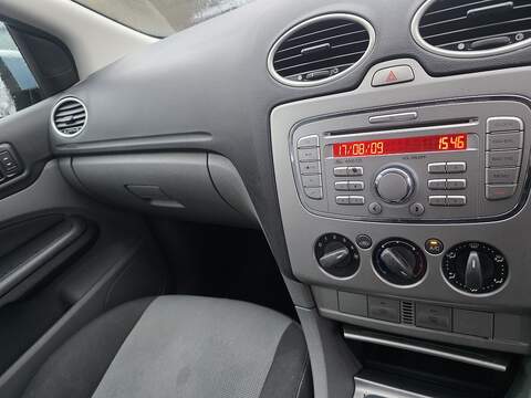 Ford Focus 1.6 Zetec Hatchback 5dr Petrol Manual (161 g/km, 99 bhp) - U2309