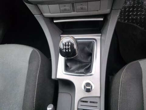 Ford Focus 1.6 Zetec Hatchback 5dr Petrol Manual (161 g/km, 99 bhp) - U2309