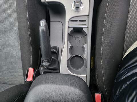 Ford Focus 1.6 Zetec Hatchback 5dr Petrol Manual (161 g/km, 99 bhp) - U2309