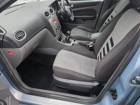 Ford Focus 1.6 Zetec Hatchback 5dr Petrol Manual (161 g/km, 99 bhp) - U2309