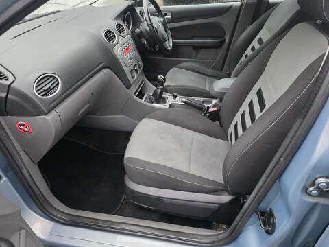 Ford Focus 1.6 Zetec Hatchback 5dr Petrol Manual (161 g/km, 99 bhp) - U2309