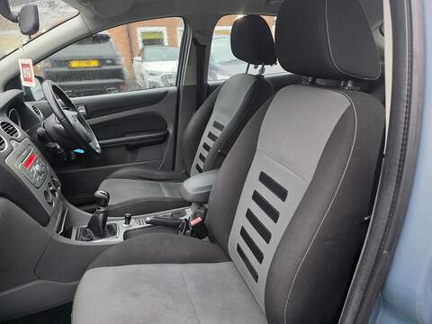 Ford Focus 1.6 Zetec Hatchback 5dr Petrol Manual (161 g/km, 99 bhp) - U2309