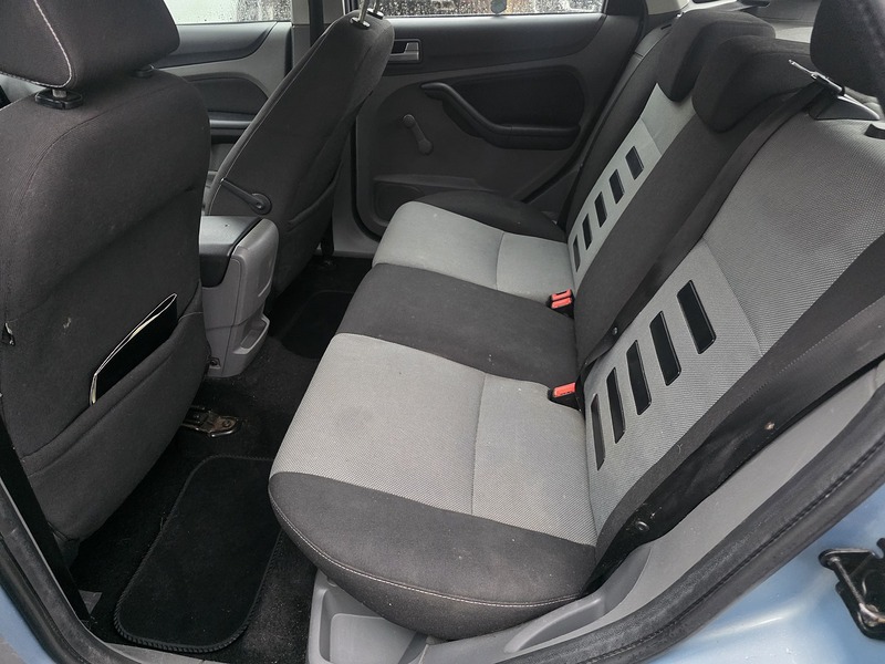 Ford Focus 1.6 Zetec Hatchback 5dr Petrol Manual (161 g/km, 99 bhp) - U2309