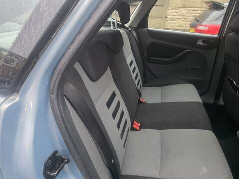 Ford Focus 1.6 Zetec Hatchback 5dr Petrol Manual (161 g/km, 99 bhp) - U2309