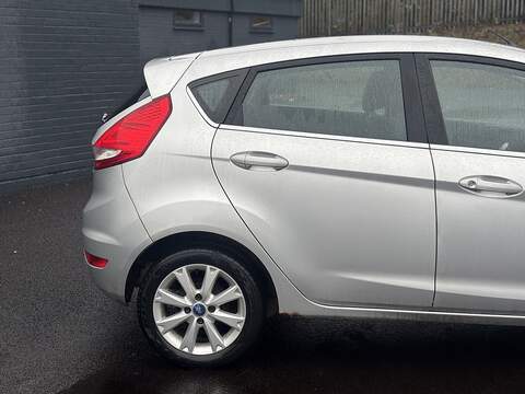 Ford Fiesta 1.4 Zetec Hatchback 5dr Petrol Manual (133 g/km, 94 bhp) - U2311