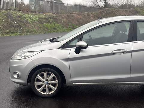 Ford Fiesta 1.4 Zetec Hatchback 5dr Petrol Manual (133 g/km, 94 bhp) - U2311