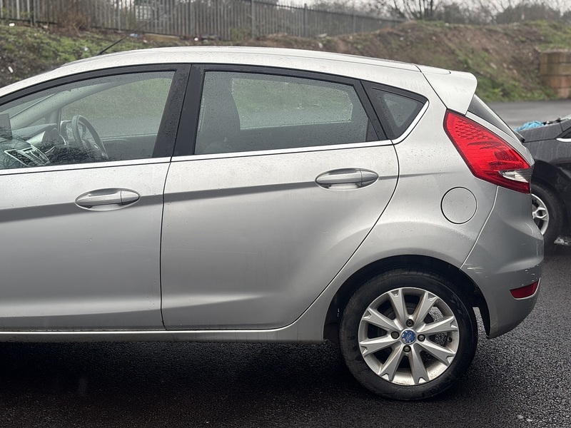 Ford Fiesta 1.4 Zetec Hatchback 5dr Petrol Manual (133 g/km, 94 bhp) - U2311
