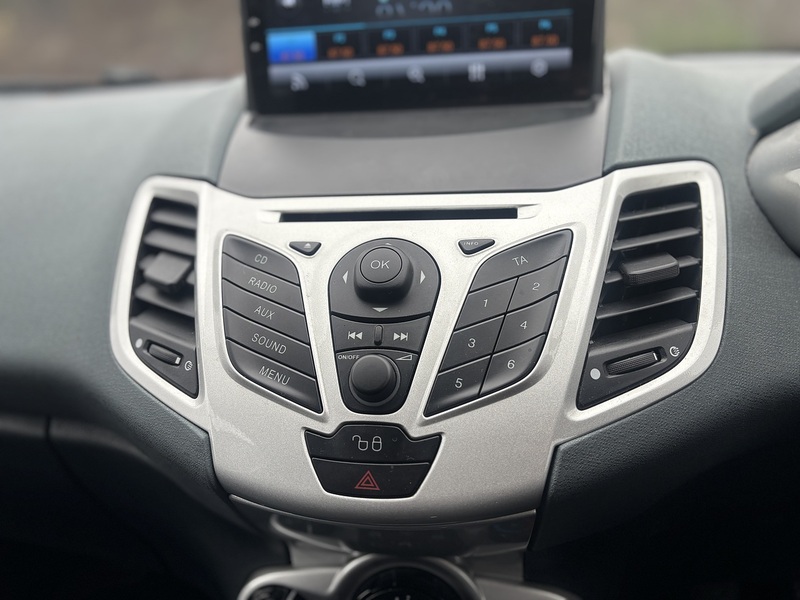 Ford Fiesta 1.4 Zetec Hatchback 5dr Petrol Manual (133 g/km, 94 bhp) - U2311