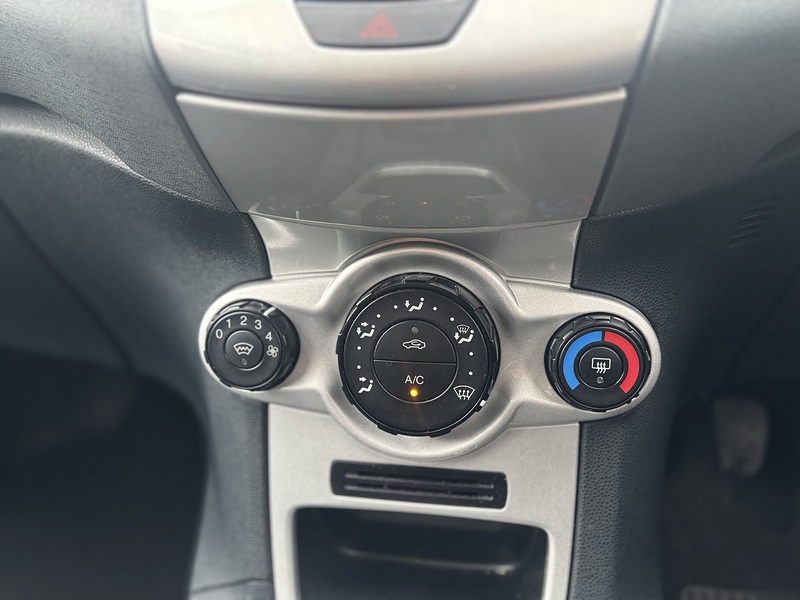 Ford Fiesta 1.4 Zetec Hatchback 5dr Petrol Manual (133 g/km, 94 bhp) - U2311