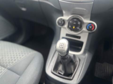 Ford Fiesta 1.4 Zetec Hatchback 5dr Petrol Manual (133 g/km, 94 bhp) - U2311