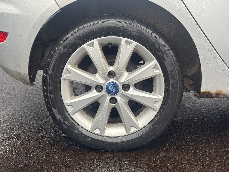 Ford Fiesta 1.4 Zetec Hatchback 5dr Petrol Manual (133 g/km, 94 bhp) - U2311