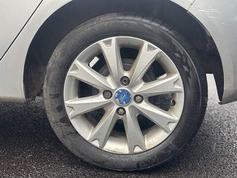 Ford Fiesta 1.4 Zetec Hatchback 5dr Petrol Manual (133 g/km, 94 bhp) - U2311