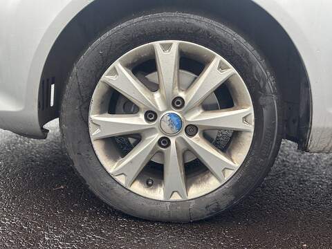 Ford Fiesta 1.4 Zetec Hatchback 5dr Petrol Manual (133 g/km, 94 bhp) - U2311