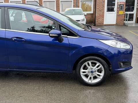 Ford Fiesta 1.0T EcoBoost Zetec Hatchback 5dr Petrol Powershift Euro 5 (100 ps) - U2312