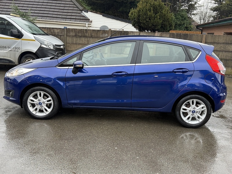 Ford Fiesta 1.0T EcoBoost Zetec Hatchback 5dr Petrol Powershift Euro 5 (100 ps) - U2312