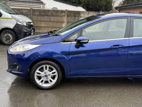 Ford Fiesta 1.0T EcoBoost Zetec Hatchback 5dr Petrol Powershift Euro 5 (100 ps) - U2312